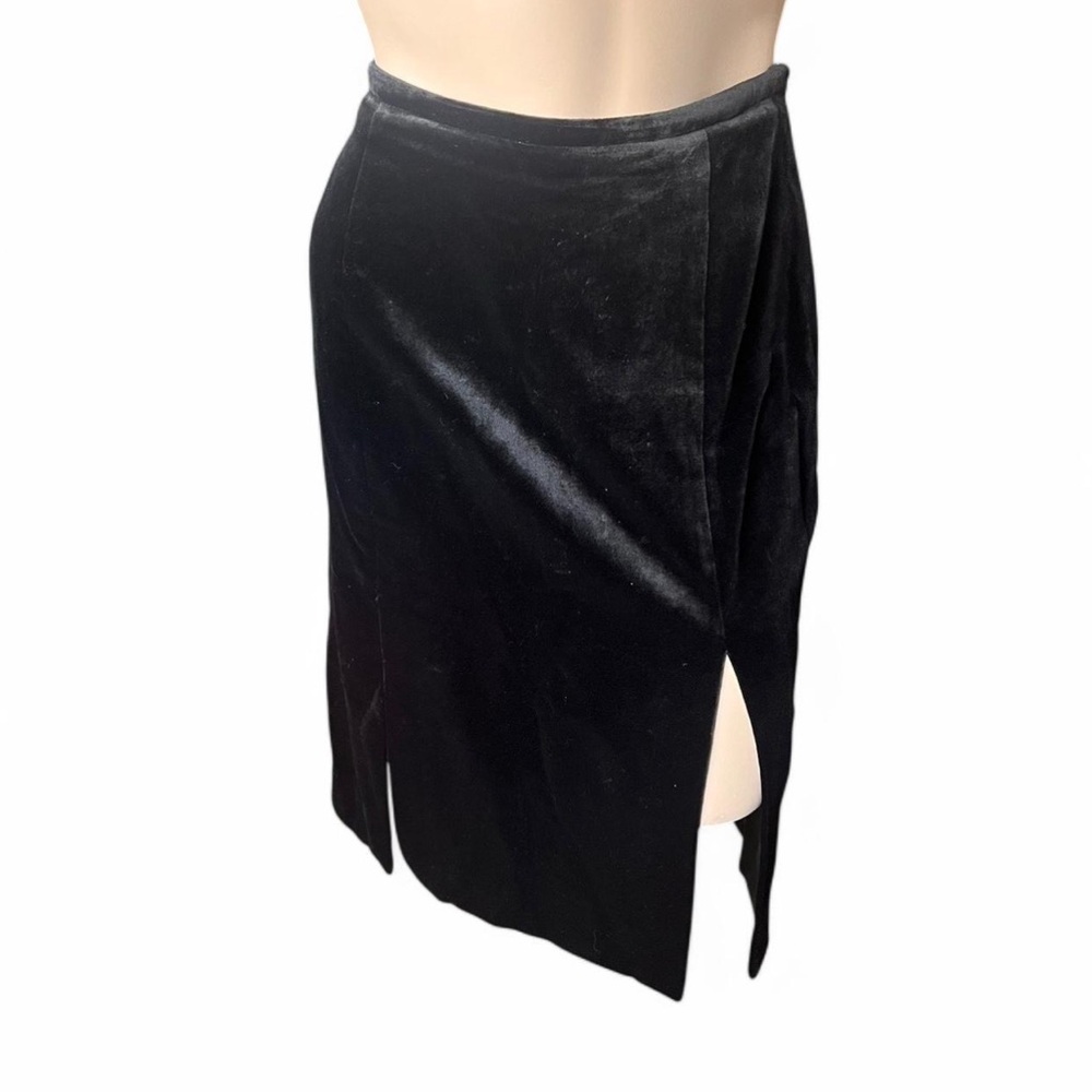 YSL Elegant Black Velvet Skirt with Mid-Height Four Slits